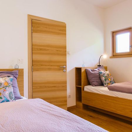 Julias Guesthouse Ora / Auer Kültér fotó