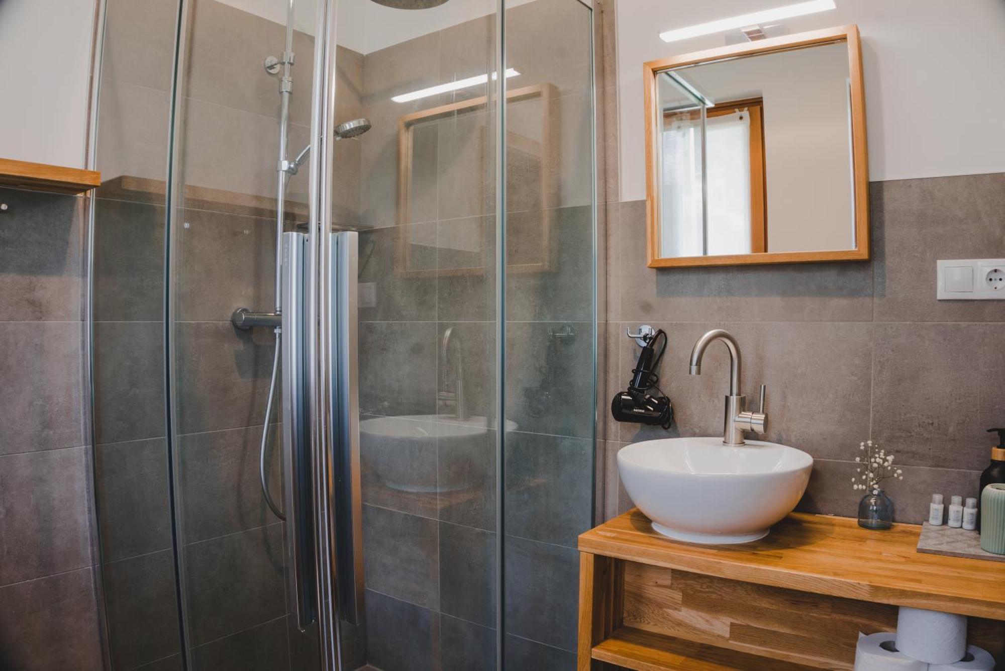 Julias Guesthouse Ora / Auer Kültér fotó
